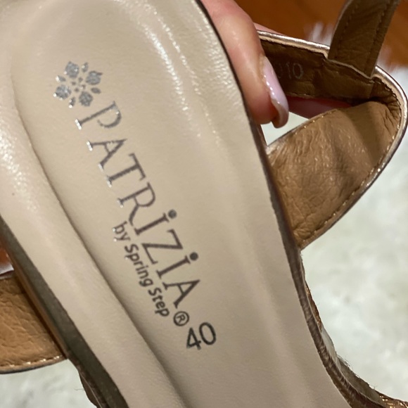 Shimmery pair of heels - Picture 4 of 4